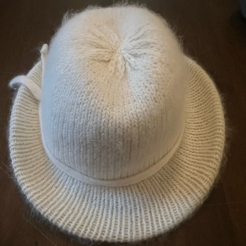 Vintage 1960’s Saks Fifth Avenue Cream Fuzzy Hat